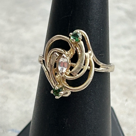 Vintage Emerald CZ Gemstone Ring Mid Century Ring Size 7 Ring - Picture 2 of 9